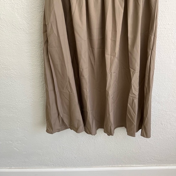 VRKUFIE Woman Gray Ruffle- Accent Wiman Sleeveless Midi Dress, Size Large - Picture 6 of 8